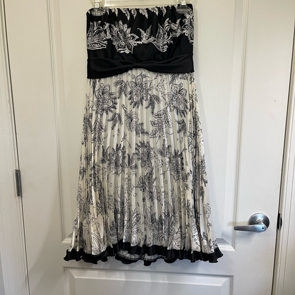 Rabbit Rabbit Rabbit Designs Women's Floral strapless Dress Black/cream Size 10